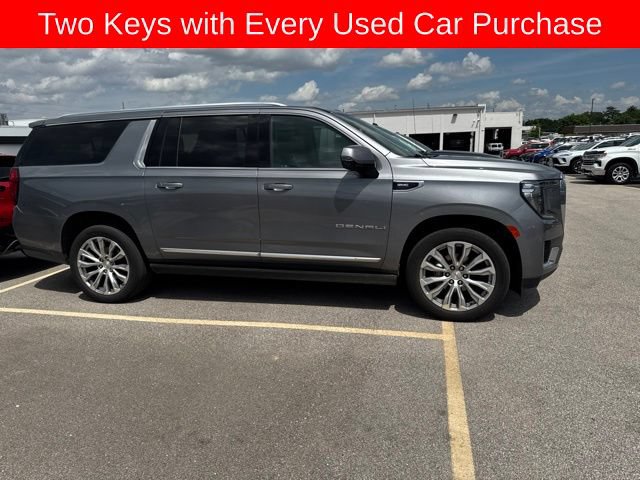Used 2022 GMC Yukon XL Denali w/ Denali Premium Package AWD/4WD image 7