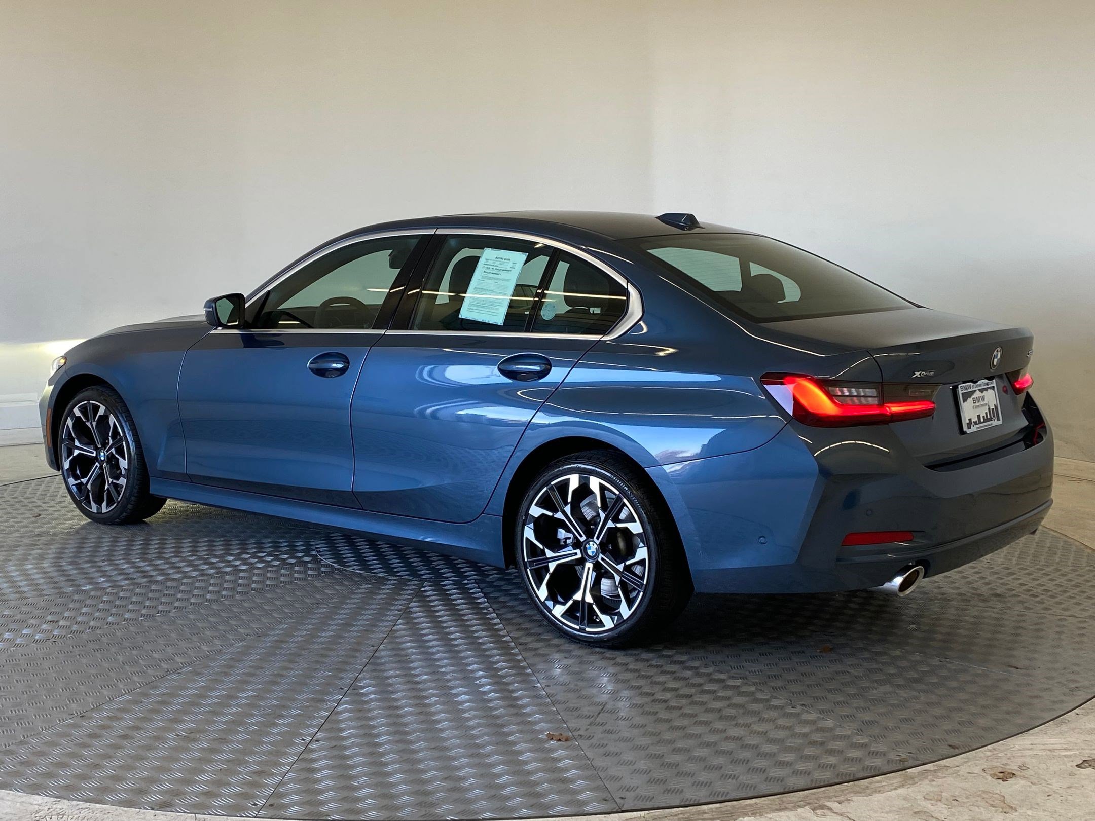Used 2025 BMW 330i xDrive Sedan image 3