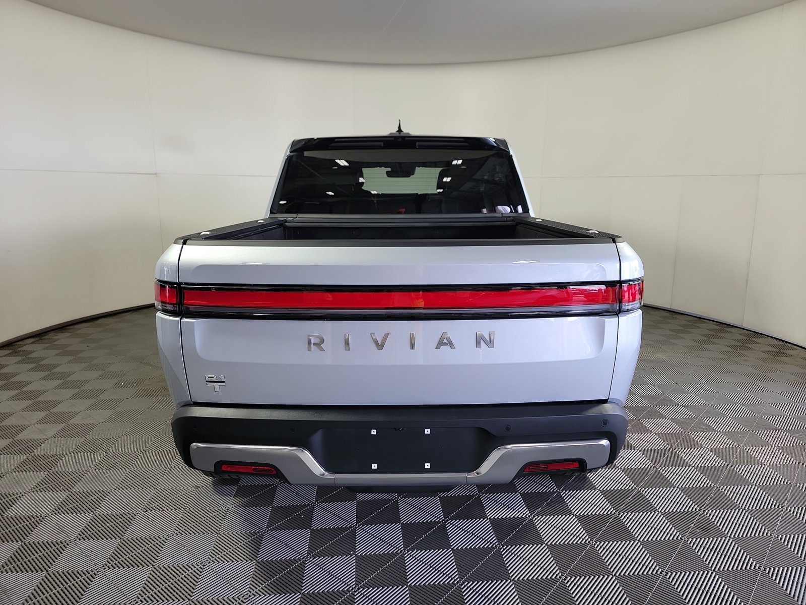 Used 2024 Rivian R1T Adventure Dual AWD/4WD image 4