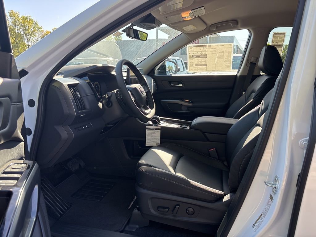 New 2026 Nissan Pathfinder SL image 13