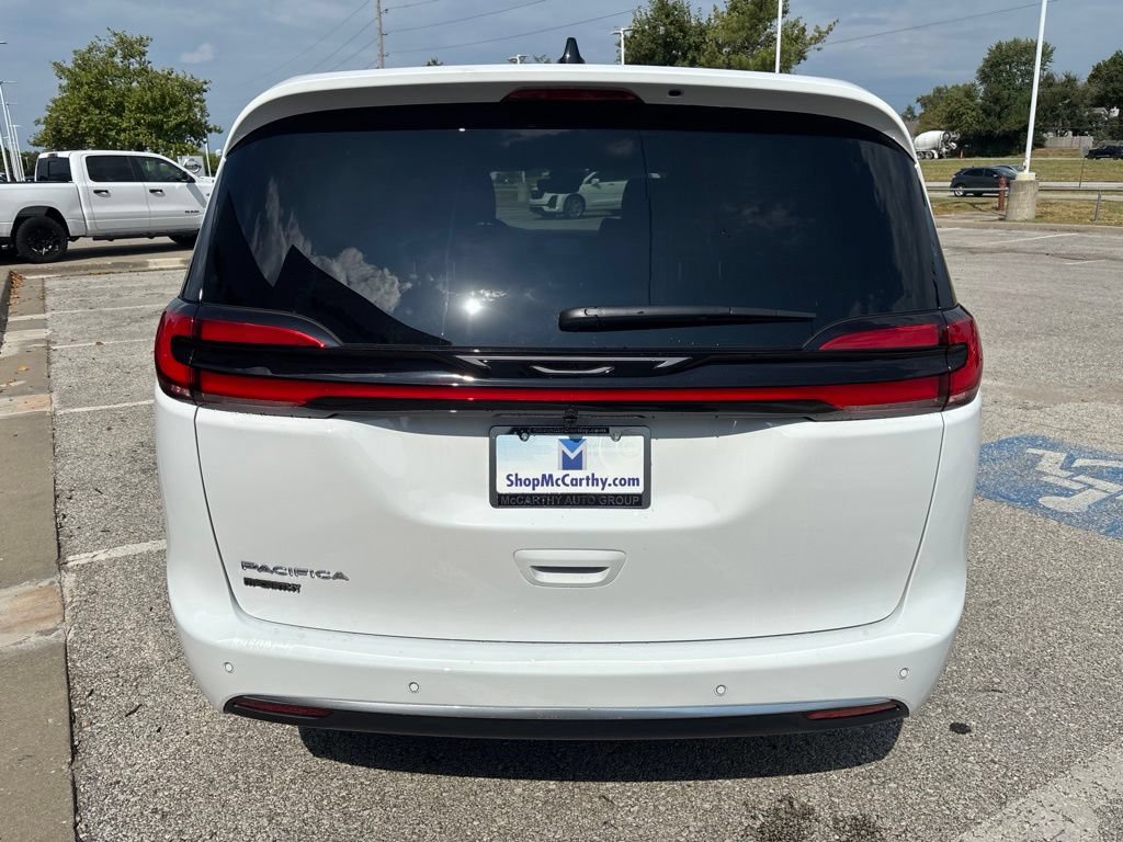 New 2027 Chrysler Pacifica Select FWD image 11