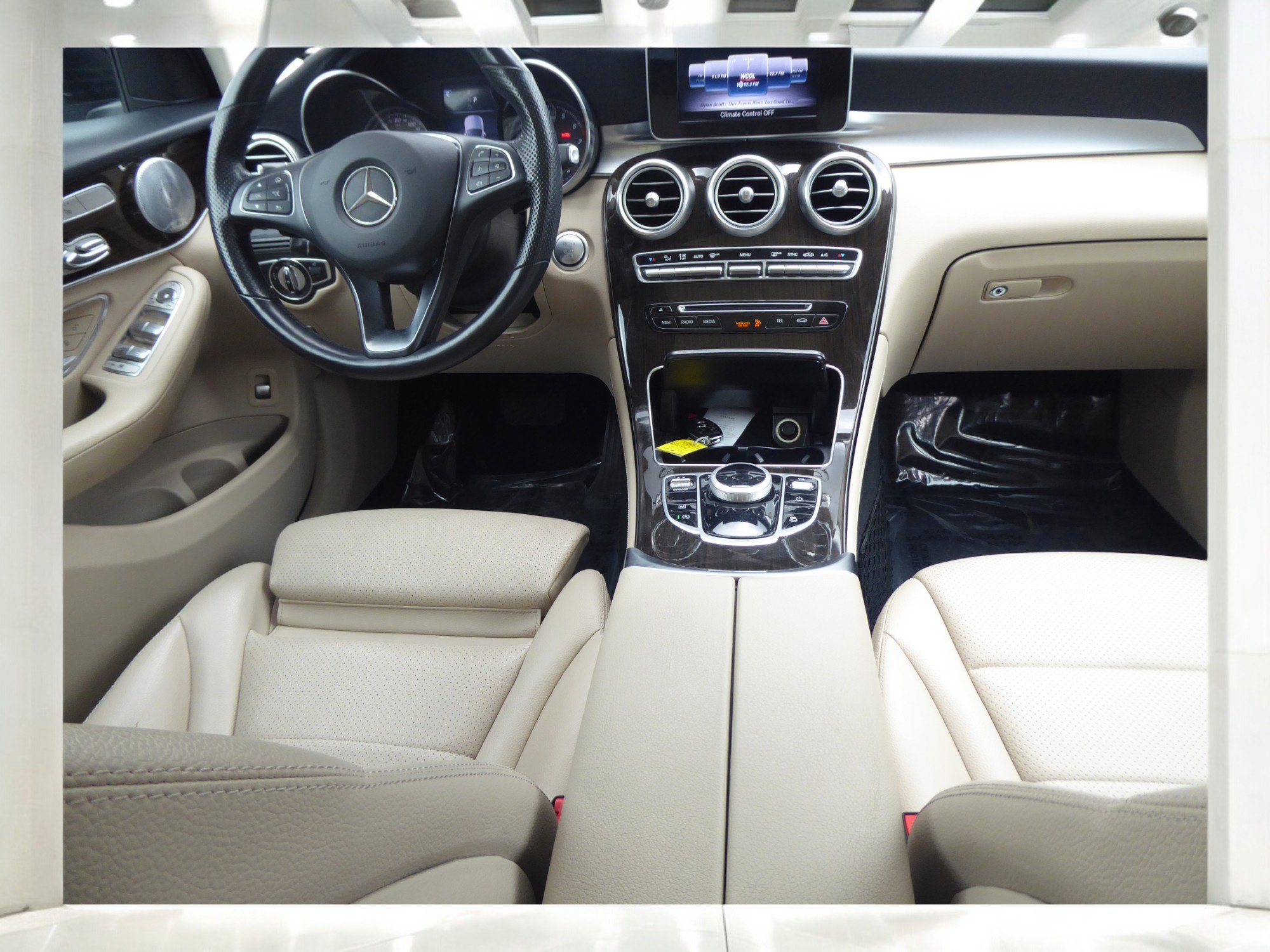 Used 2019 Mercedes-Benz GLC 300 4MATIC w/ Premium Package image 13