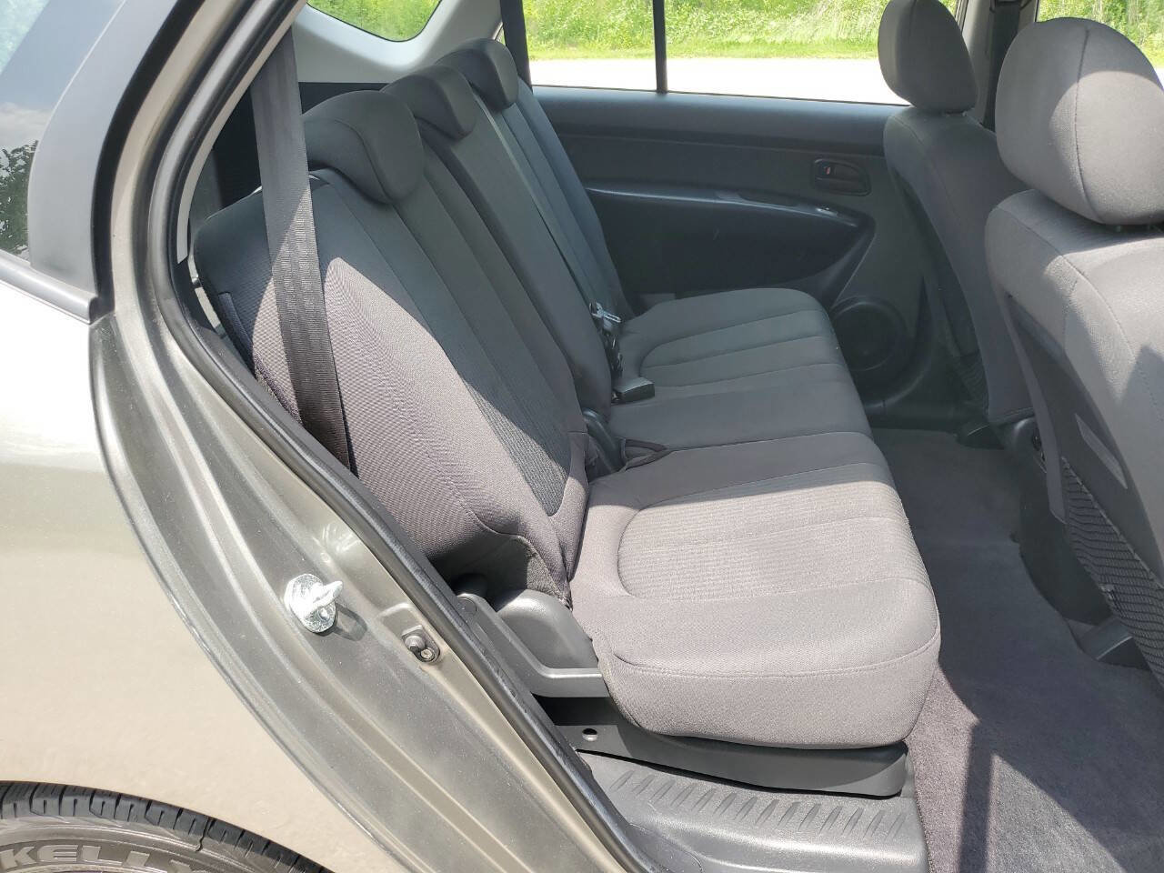 Used 2009 Kia Rondo LX image 15