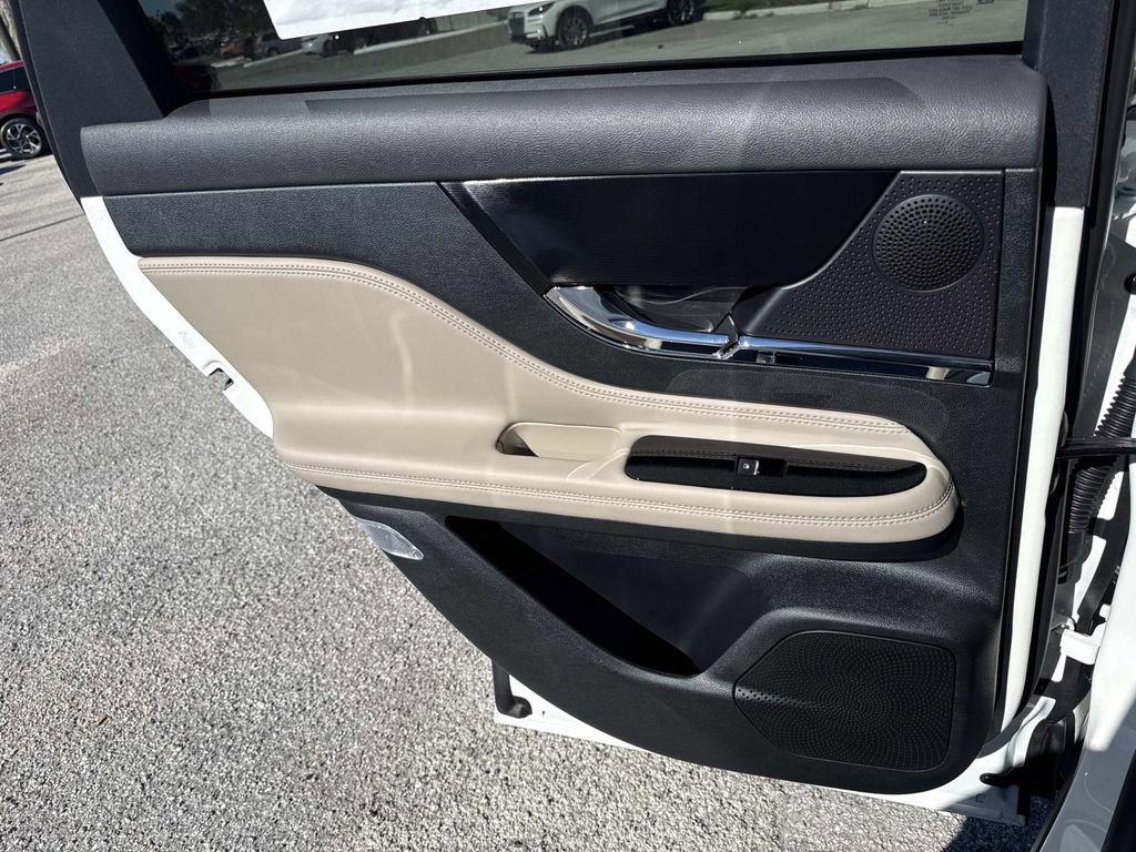 New 2026 Lincoln Corsair Premiere image 13