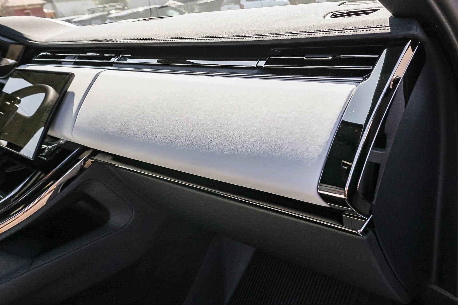 New 2026 Land Rover Range Rover Sport SE AWD/4WD image 18