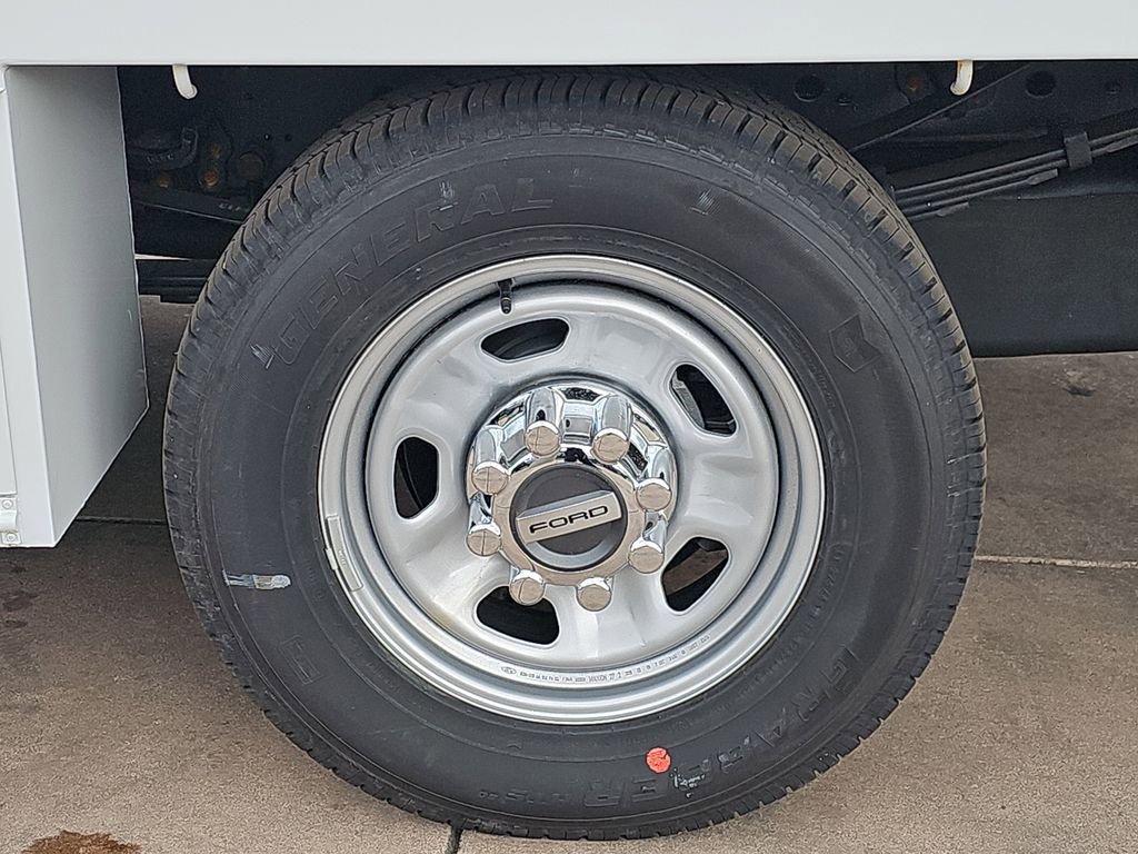 New 2025 Ford F350 XL w/ XL Chrome Package image 38