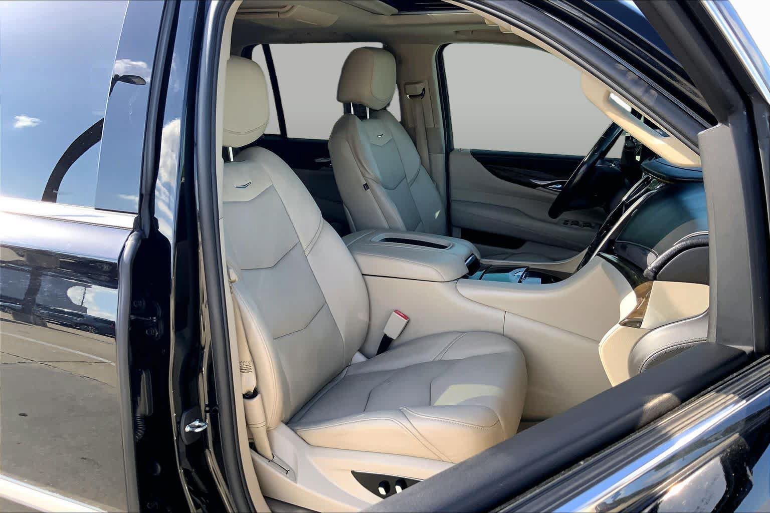 Certified 2019 Cadillac Escalade Premium Luxury RWD image 9