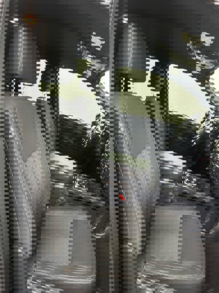 Used 2019 Nissan Titan SV w/ SV Convenience Package image 36