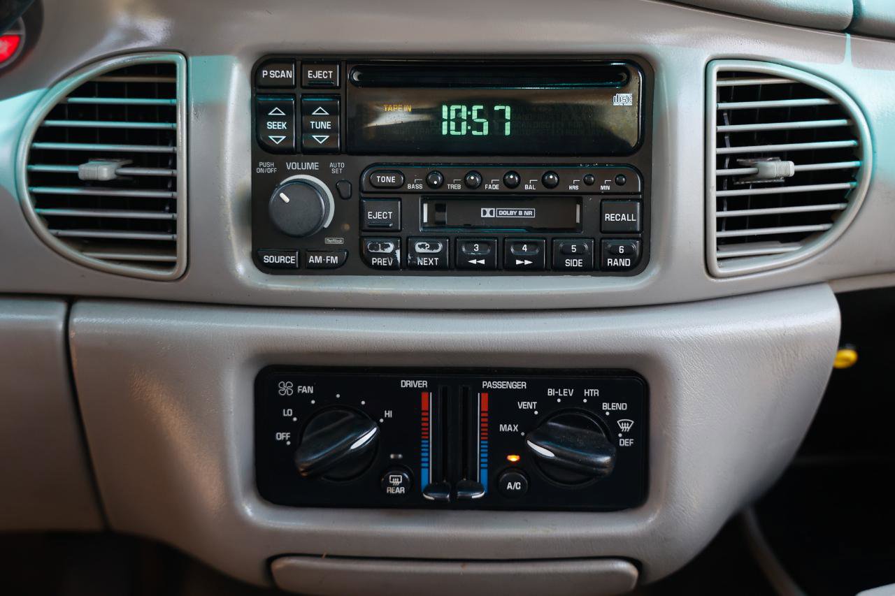 Used 2001 Buick Century Custom w/ Premium Pkg FWD image 28