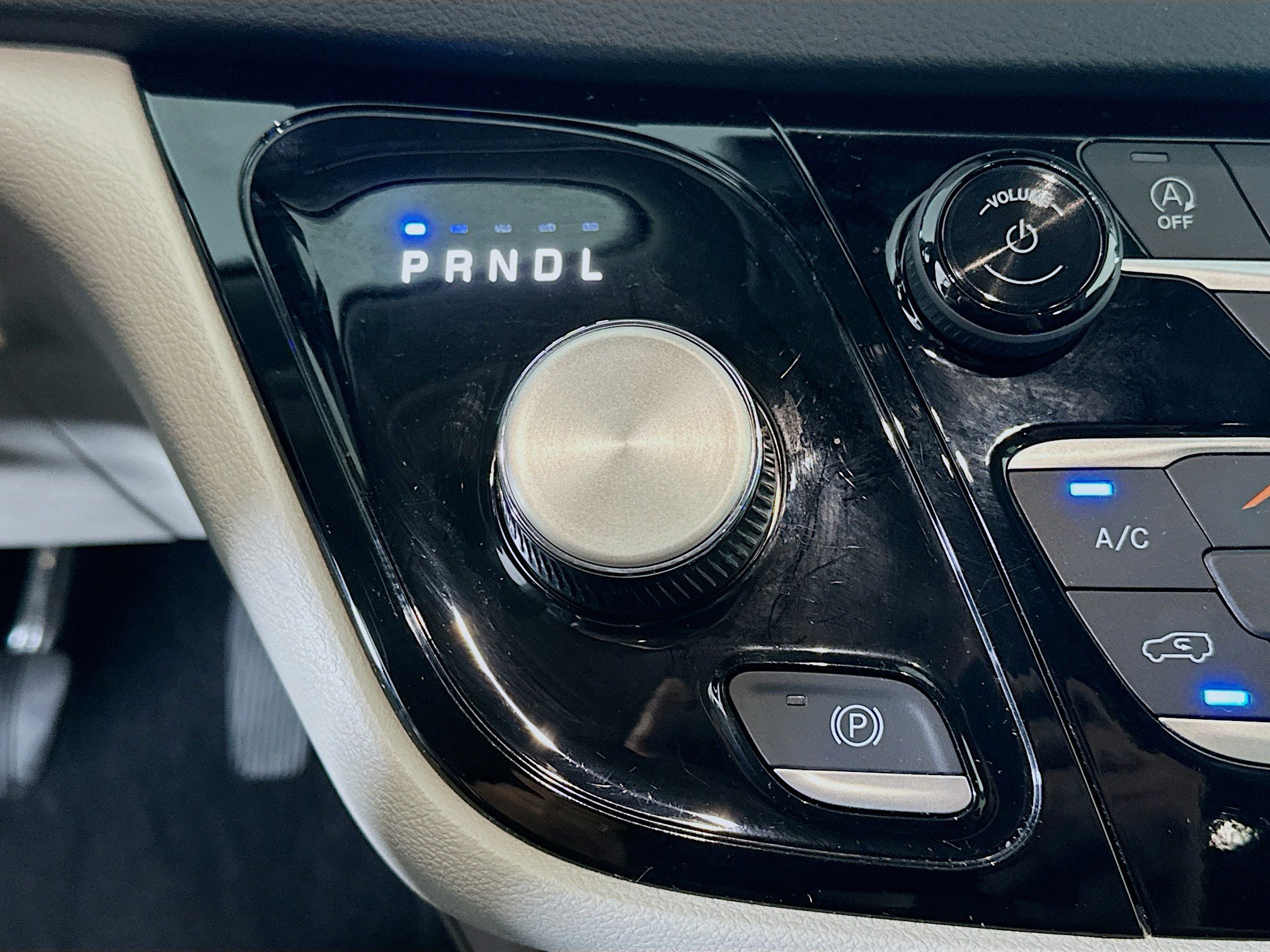 Used 2024 Chrysler Pacifica Touring-L image 24