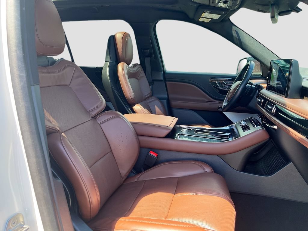 Used 2025 Lincoln Aviator Reserve w/ Equipment Group 201A AWD/4WD image 32