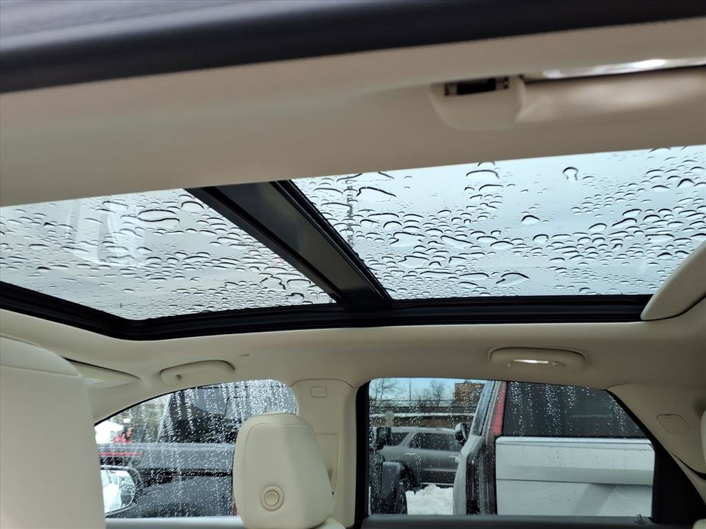 Certified 2022 Cadillac XT5 Premium Luxury image 17