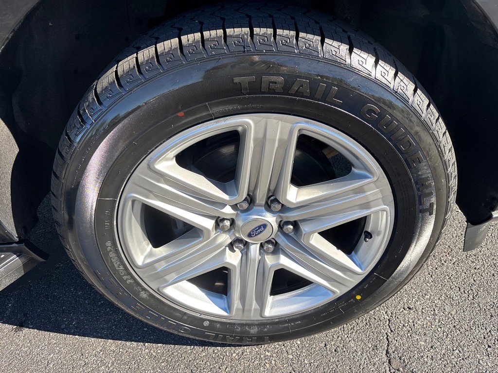 Used 2018 Ford Expedition Max XLT w/ Equipment Group 201A image 9