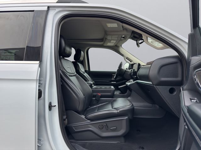 Used 2025 Ford Expedition Platinum image 18