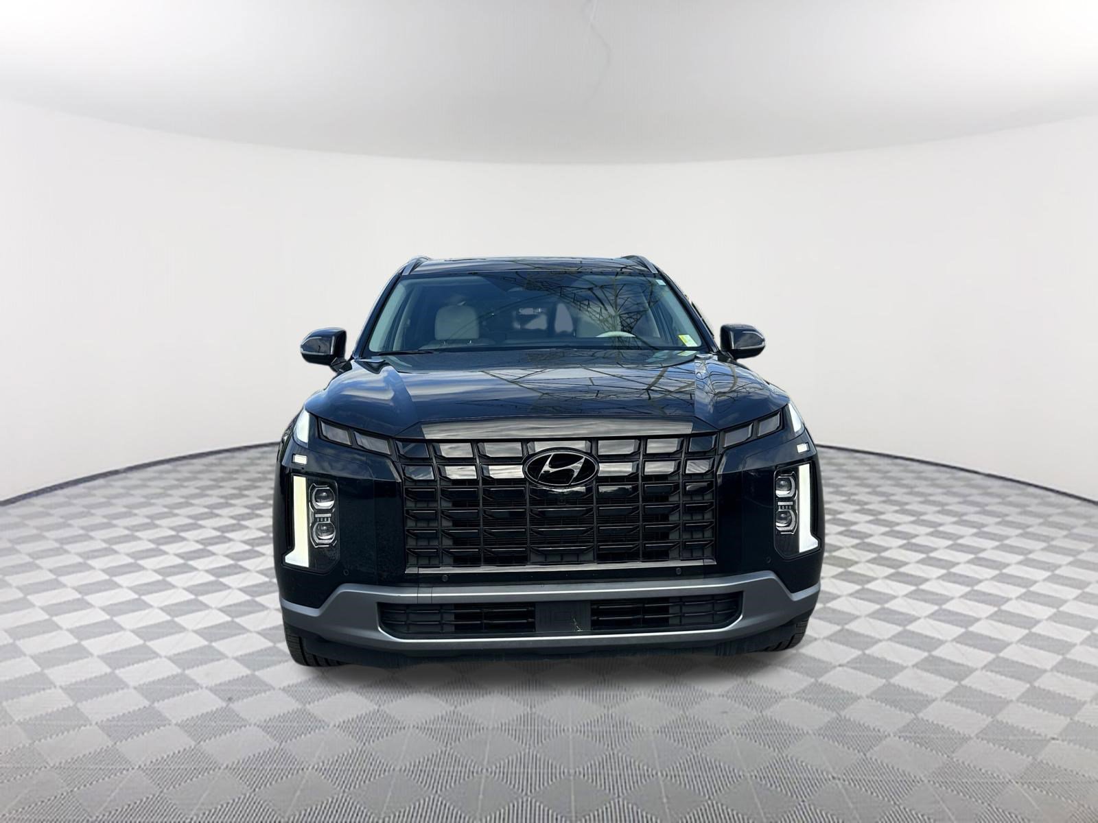 Used 2023 Hyundai Palisade Limited FWD image 2