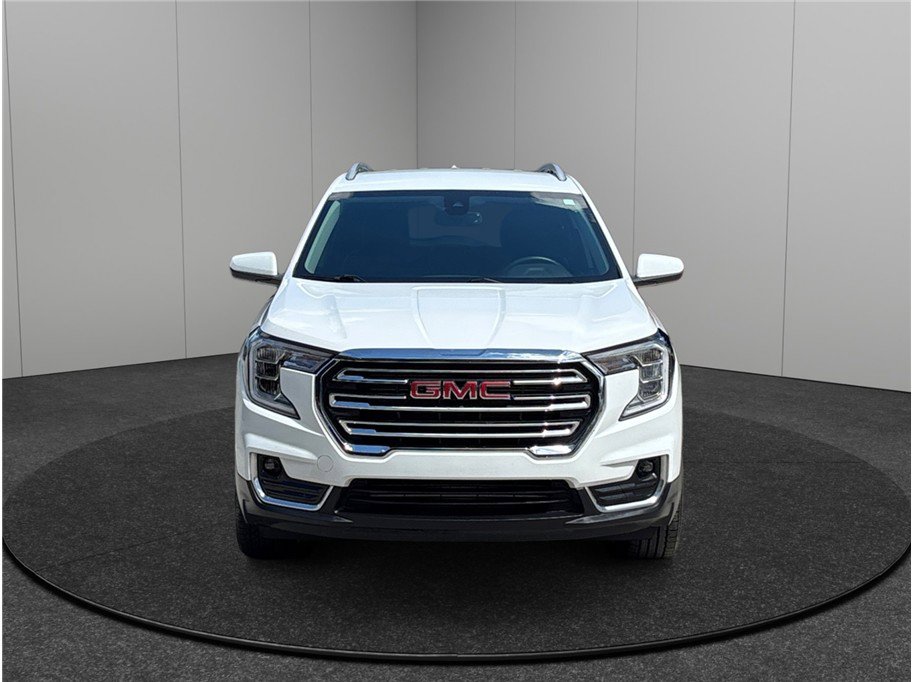 Used 2024 GMC Terrain SLT image 3