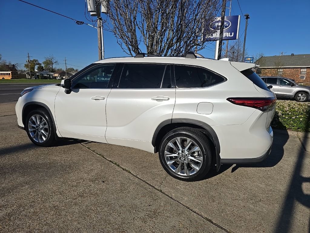 Used 2023 Toyota Highlander Limited image 8