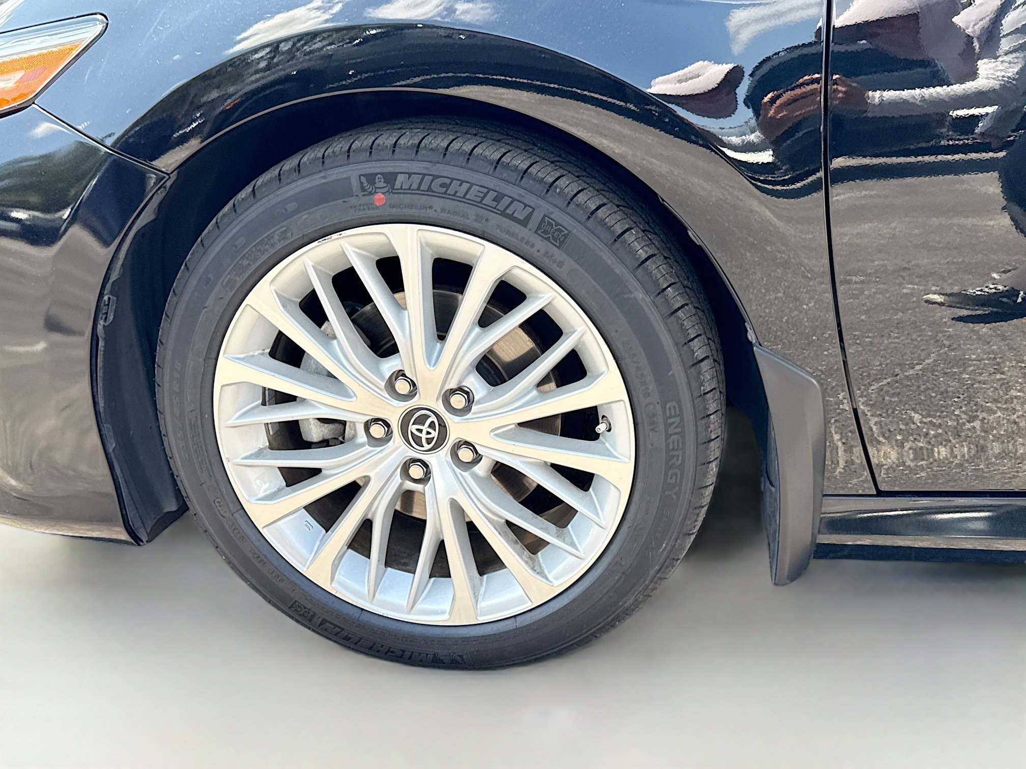 Used 2018 Toyota Camry XLE FWD image 41
