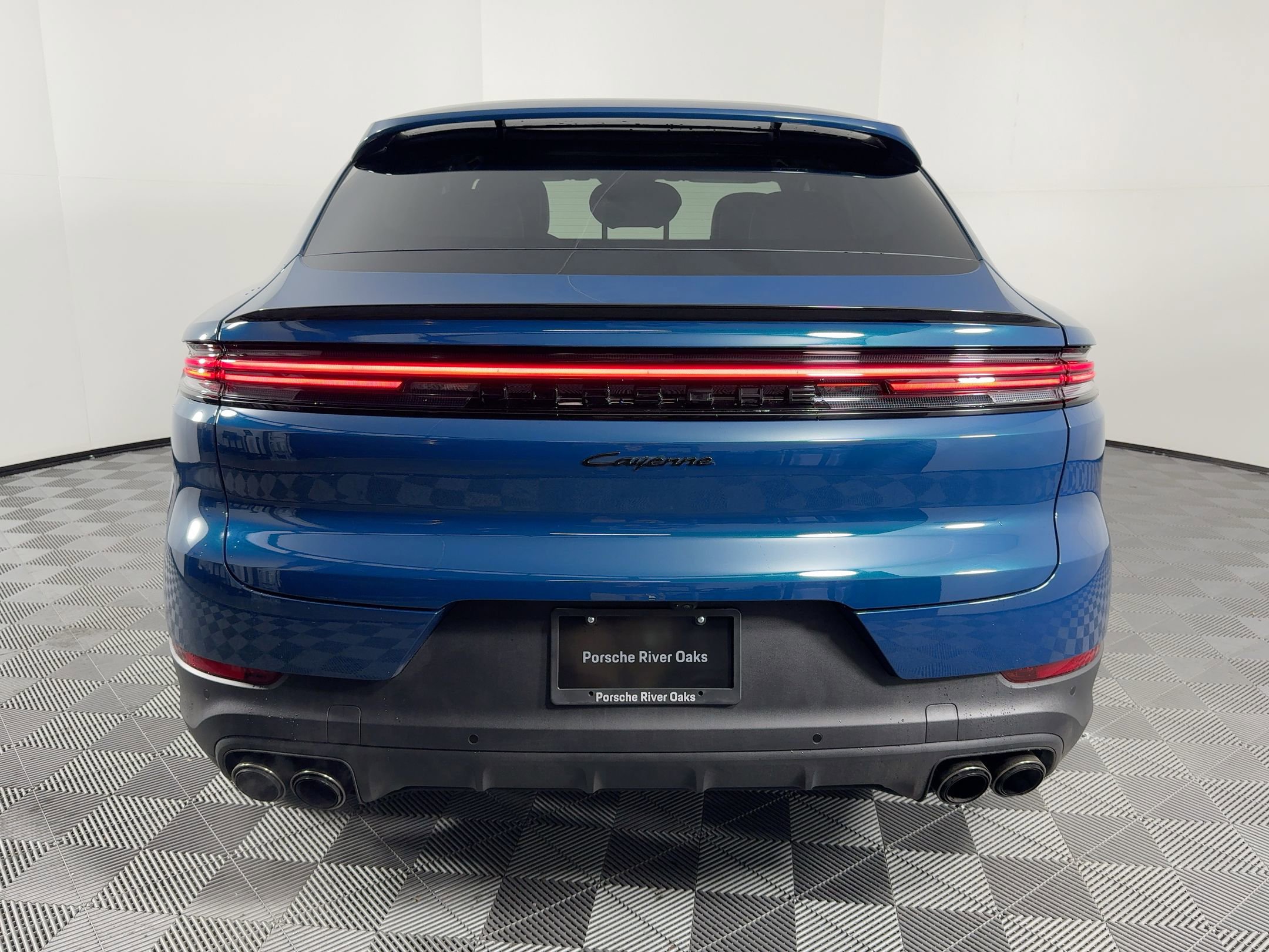 Certified 2025 Porsche Cayenne Coupe image 10