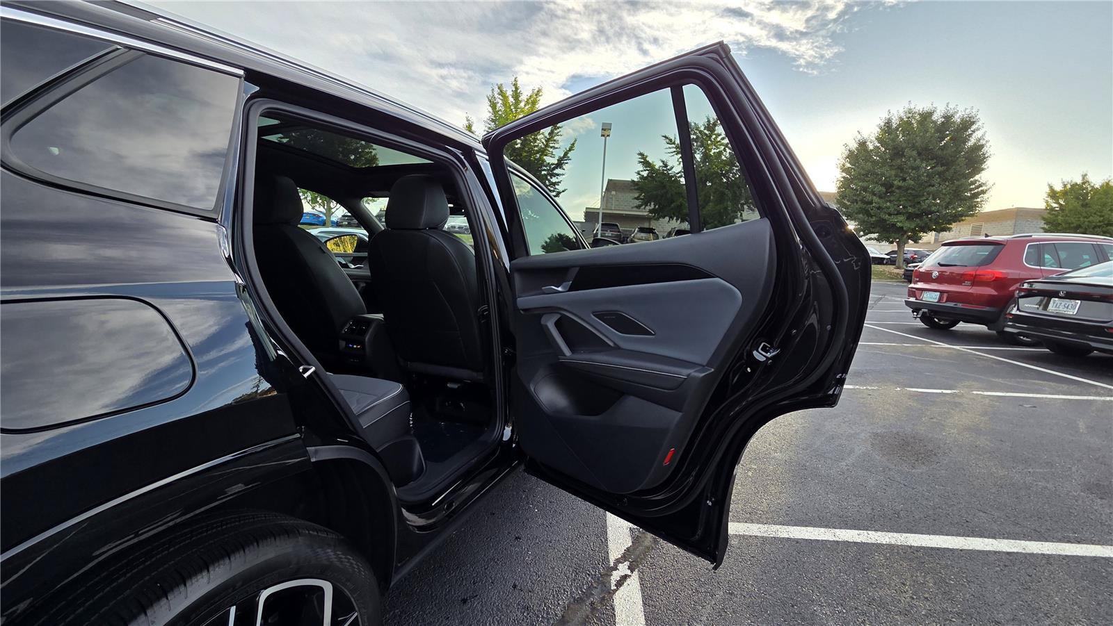 New 2026 Volkswagen Tiguan SEL R-Line AWD/4WD image 30