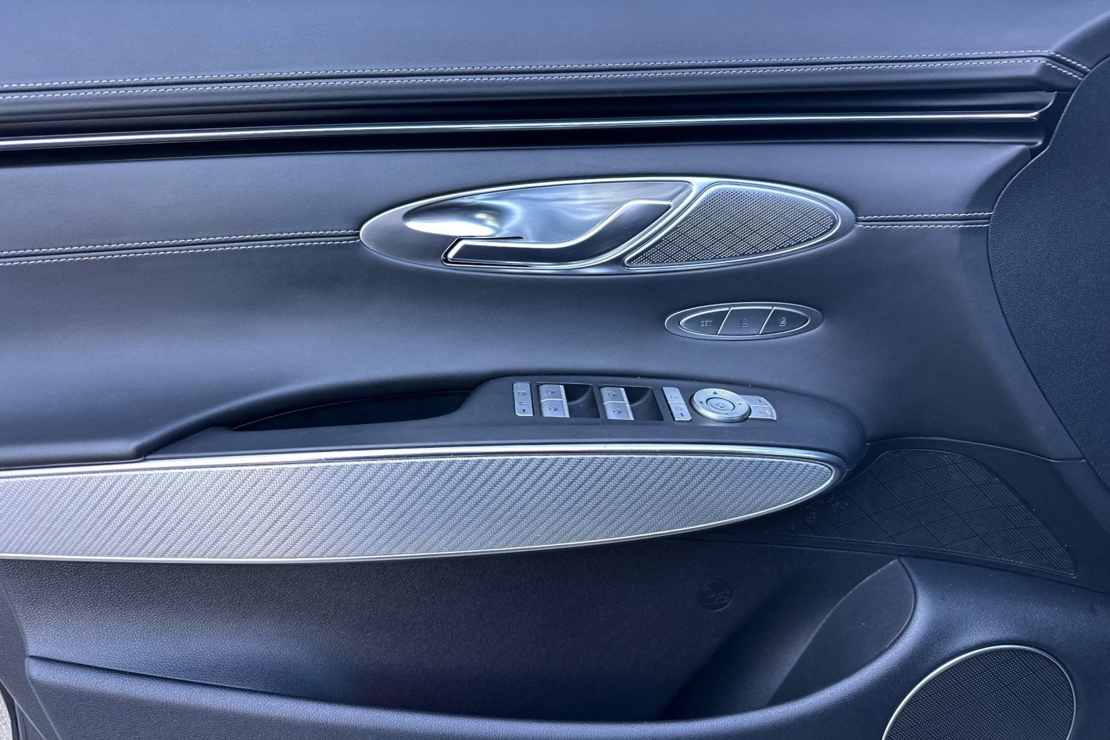 Used 2023 Genesis GV70 2.5T w/ Sport Prestige Package image 12