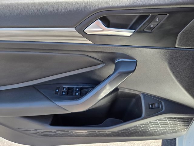 Used 2019 Volkswagen Jetta SEL w/ Cold Weather Package FWD image 17