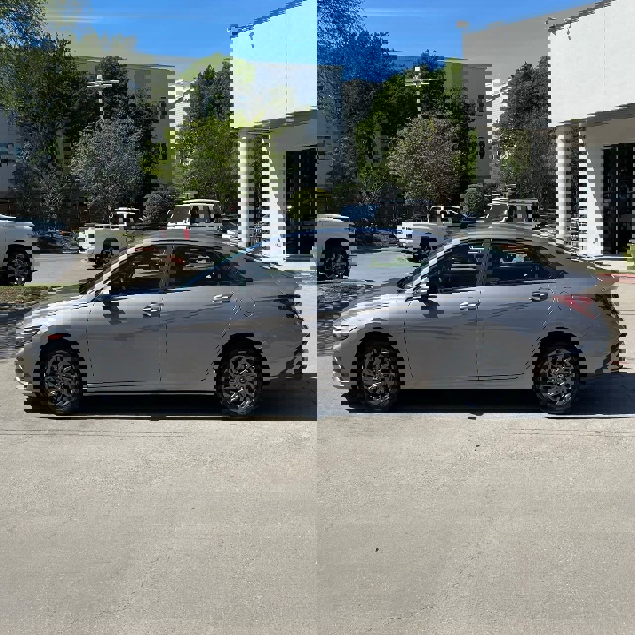 Used 2024 Hyundai Elantra SEL image 3