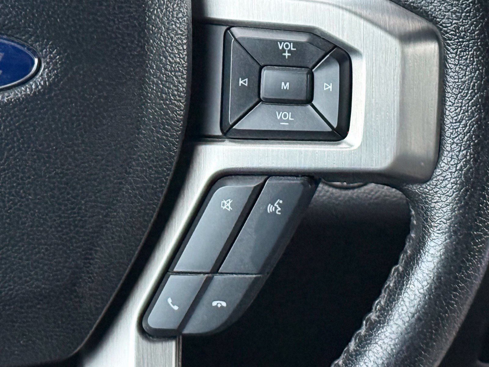 Used 2015 Ford F150 Platinum w/ Equipment Group 701A Luxury AWD/4WD image 34