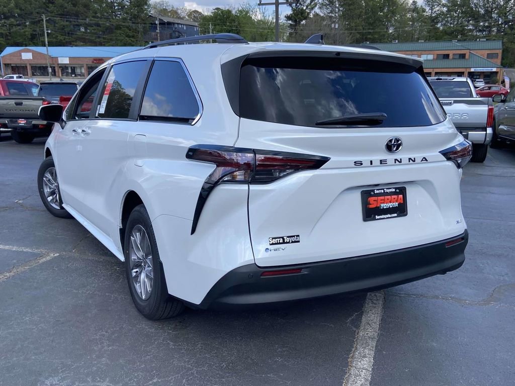 New 2026 Toyota Sienna XLE image 5