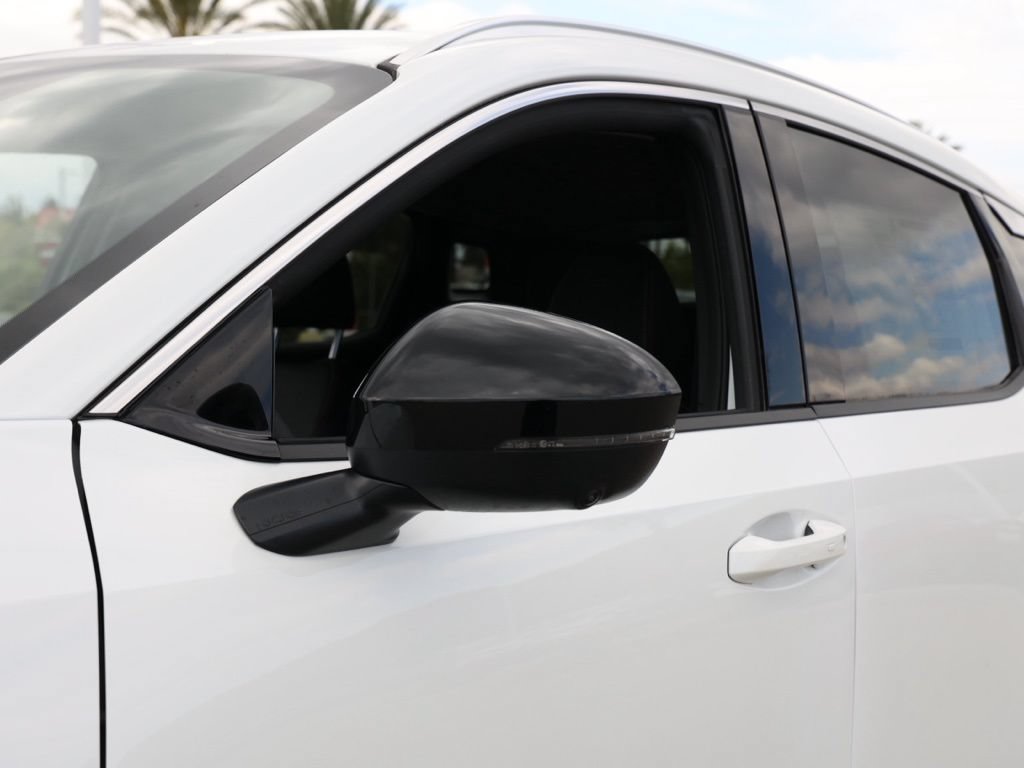 New 2026 Nissan Kicks SR FWD image 12