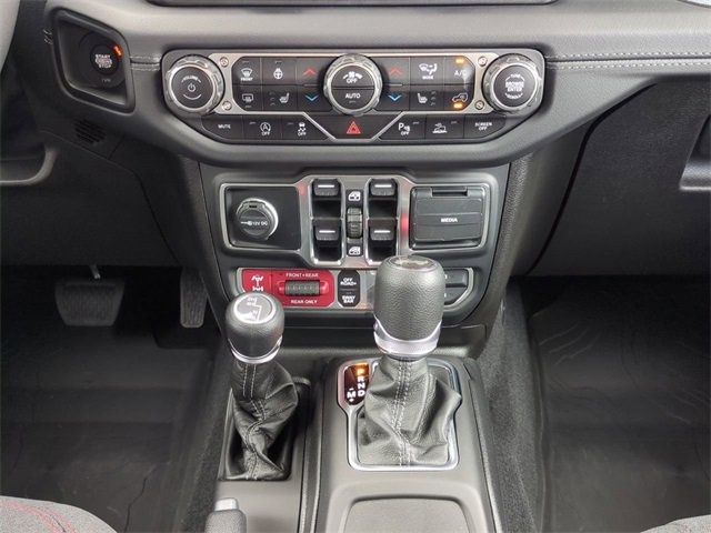 Used 2024 Jeep Wrangler Unlimited Rubicon w/ Technology Group image 19