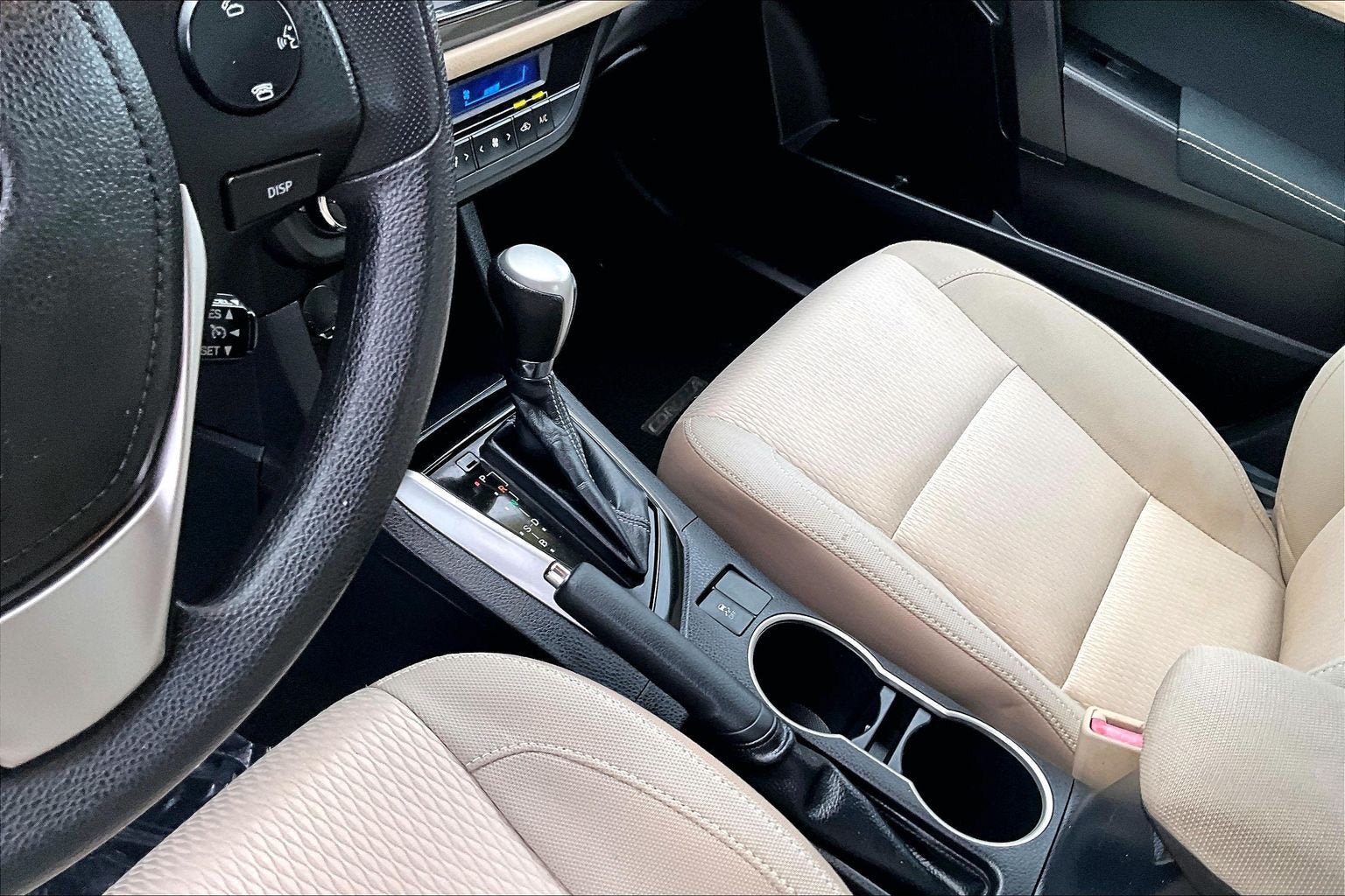 Used 2014 Toyota Corolla LE FWD image 16