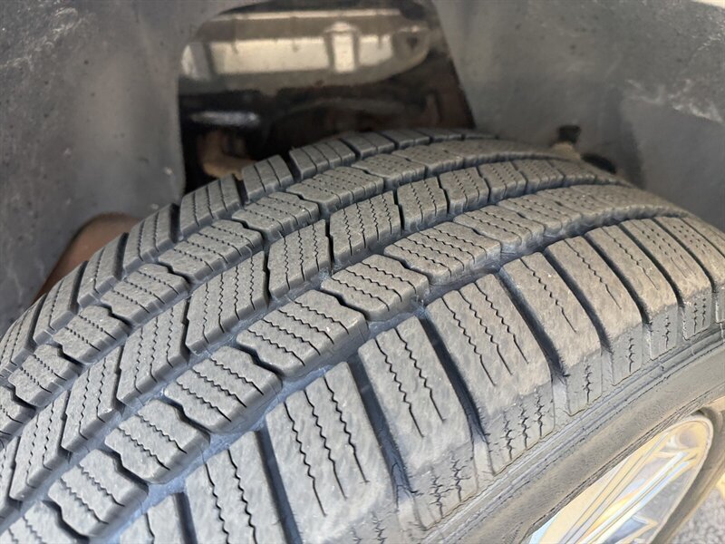 Used 2007 Chrysler Aspen Limited RWD image 11