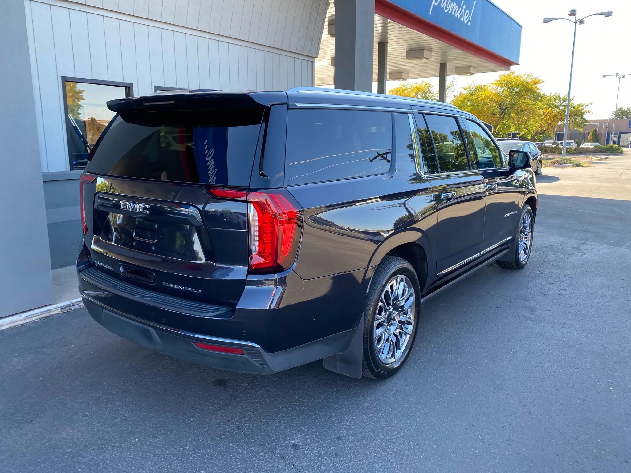 Used 2023 GMC Yukon XL Denali Ultimate image 35