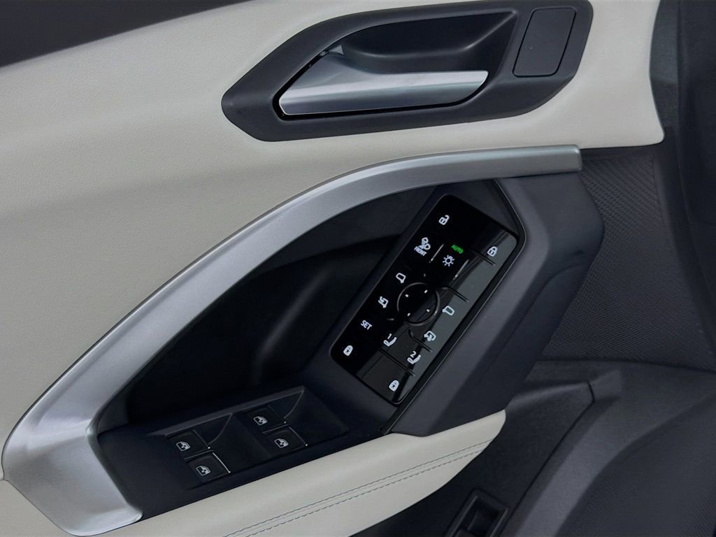 Used 2025 Audi Q5 Premium Plus w/ Premium Plus image 18