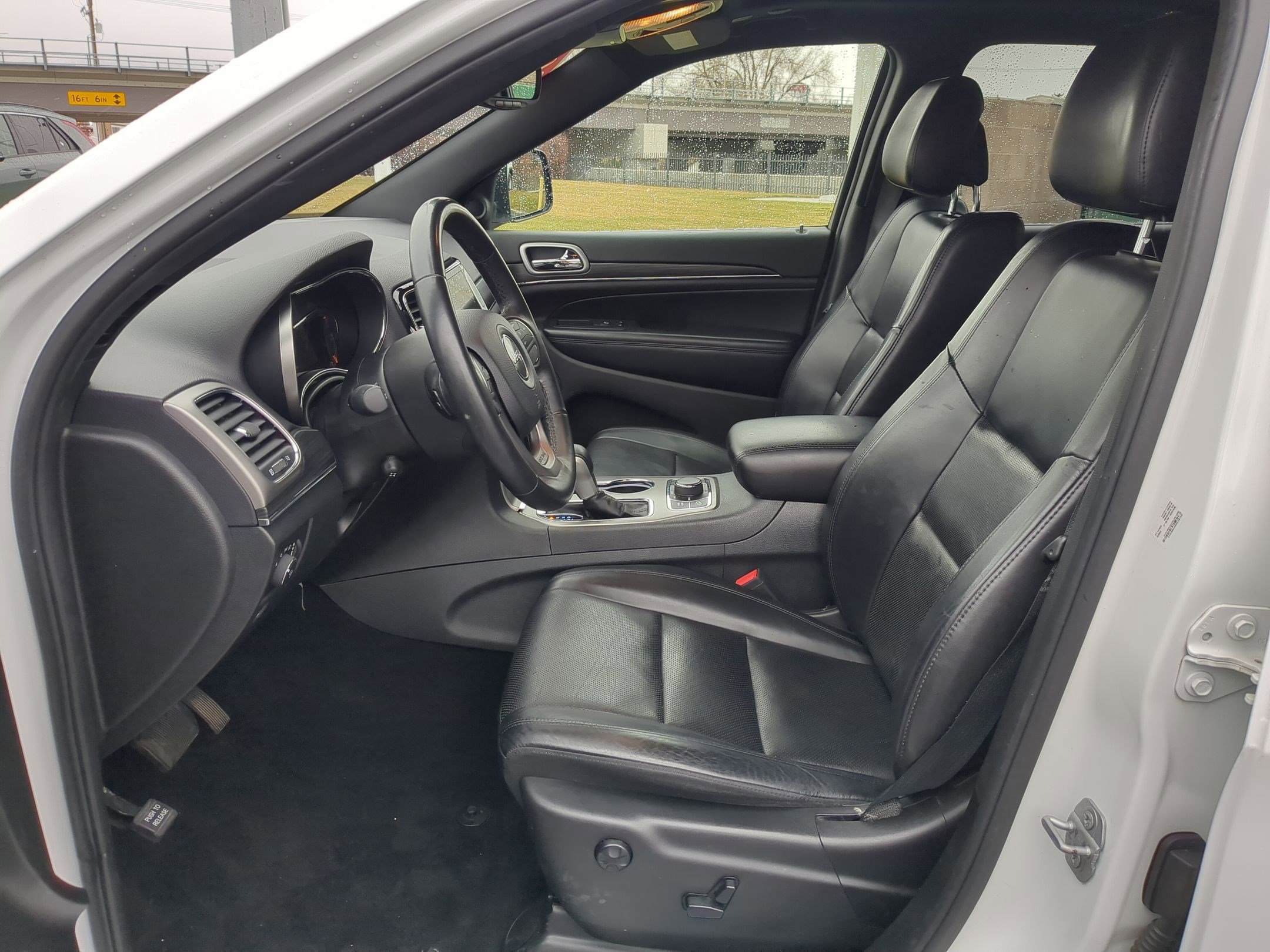 Used 2019 Jeep Grand Cherokee Limited w/ Luxury Group II image 17