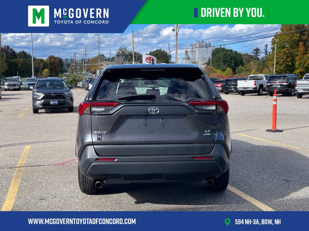 Used 2024 Toyota RAV4 LE AWD/4WD image 4