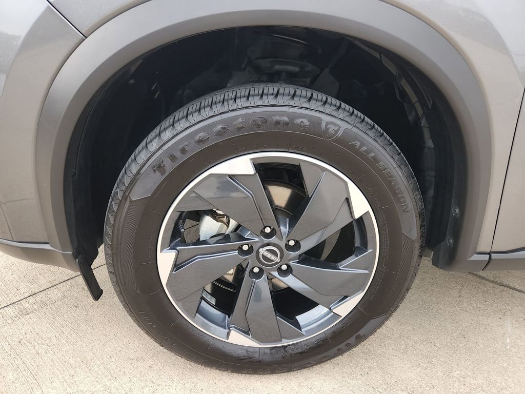 Used 2025 Nissan Rogue SV image 29