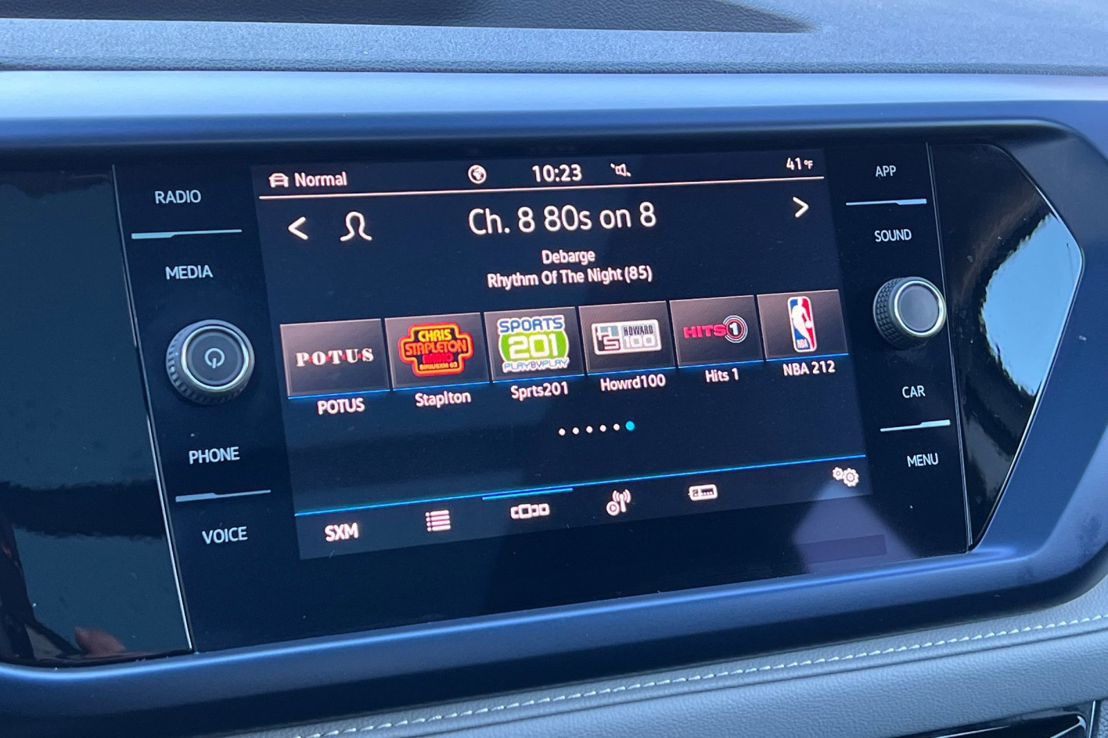 Used 2024 Volkswagen Taos SE image 25