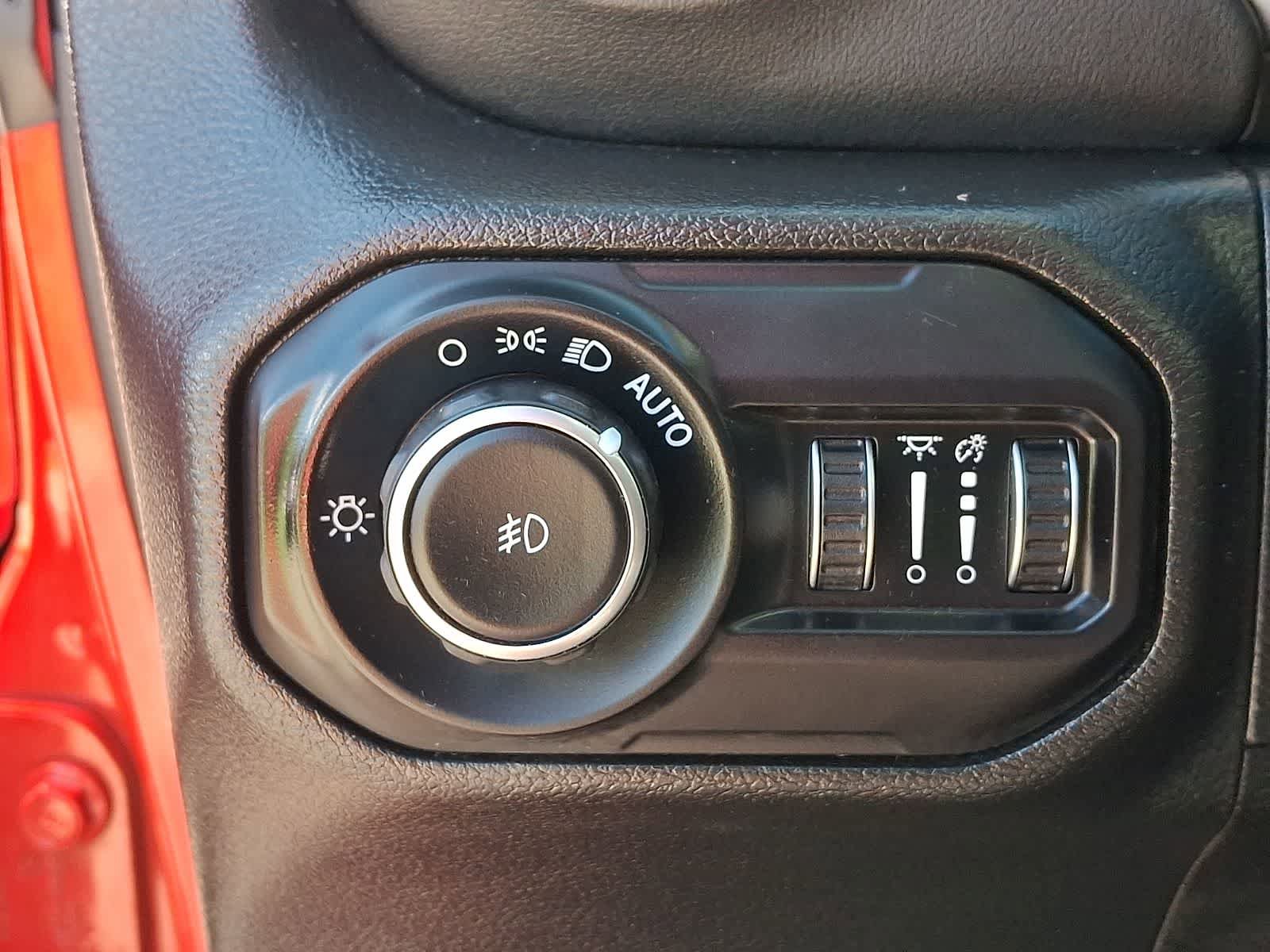Used 2022 Jeep Wrangler Unlimited Sahara w/ LED Lighting Group AWD/4WD image 26