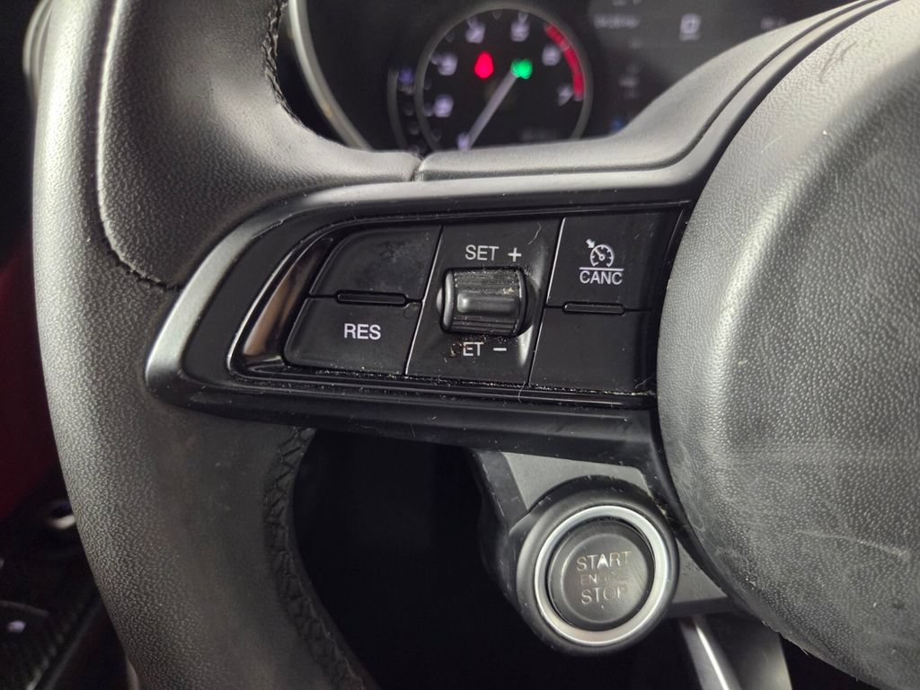 Used 2020 Alfa Romeo Giulia RWD image 16