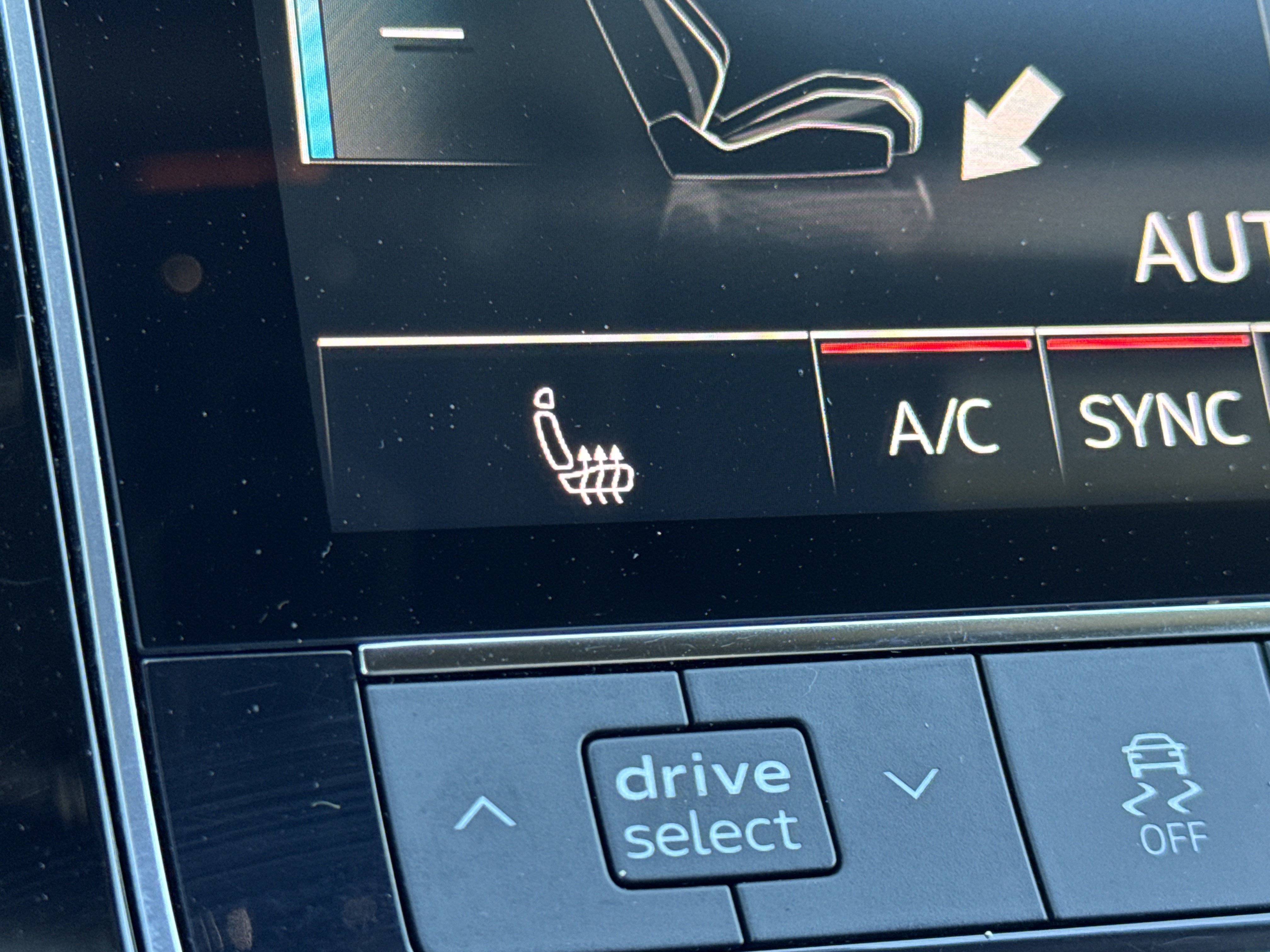 Used 2023 Audi Q8 Premium image 14