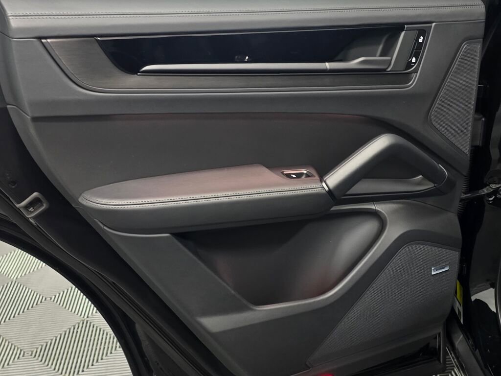 New 2026 Porsche Cayenne GTS image 21