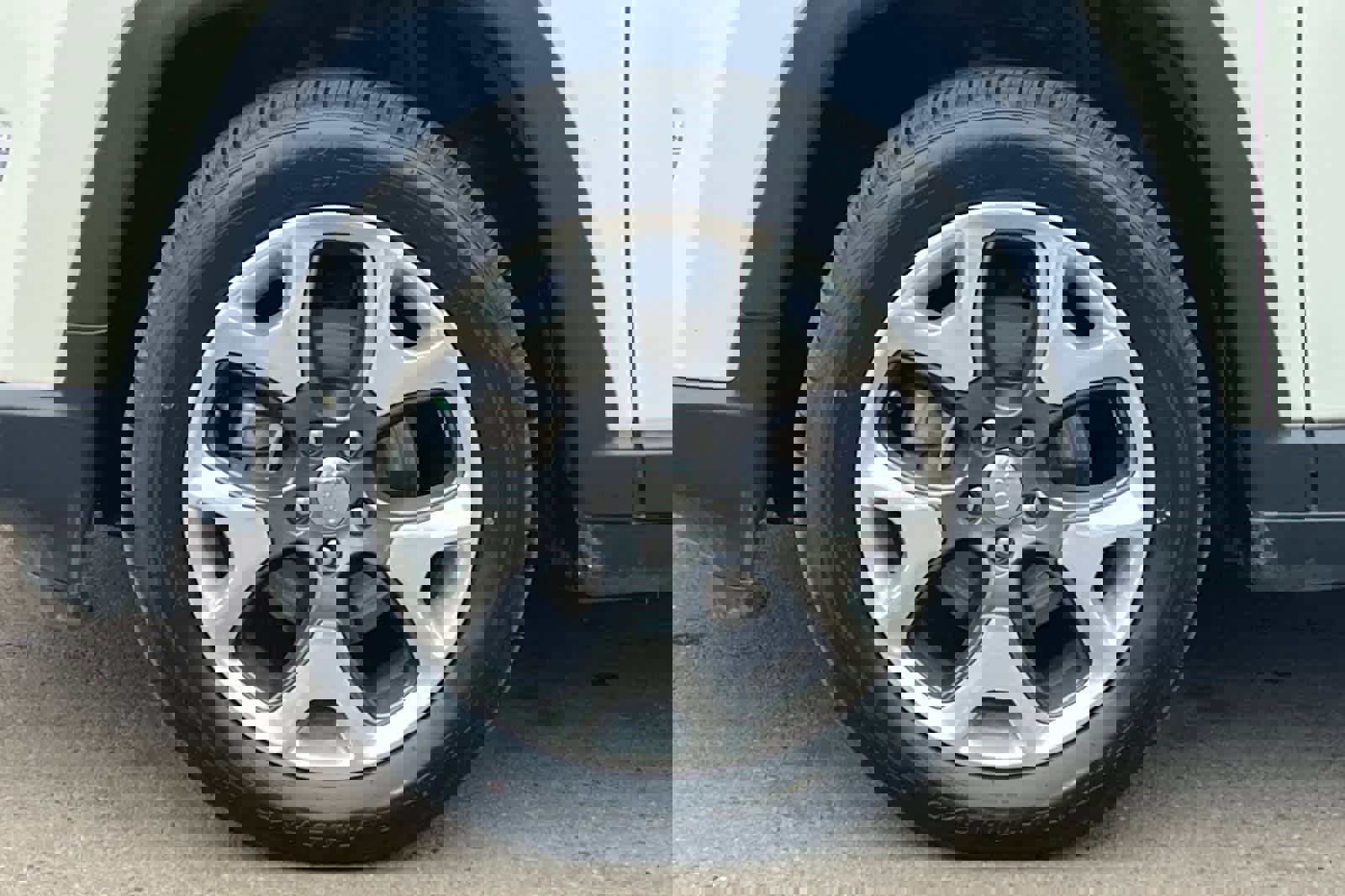 Used 2018 Jeep Compass Limited w/ Navigation Group image 36