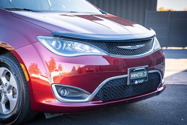 Used 2017 Chrysler Pacifica Touring-L Plus image 4