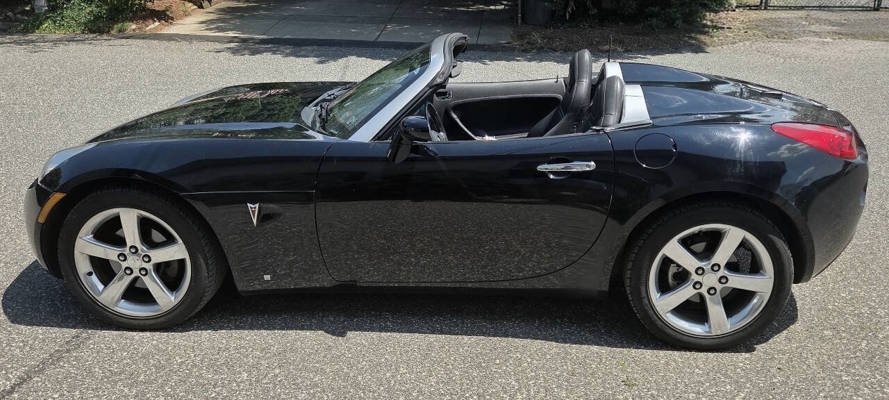 Used 2006 Pontiac Solstice Convertible w/ Premium Package RWD image 2