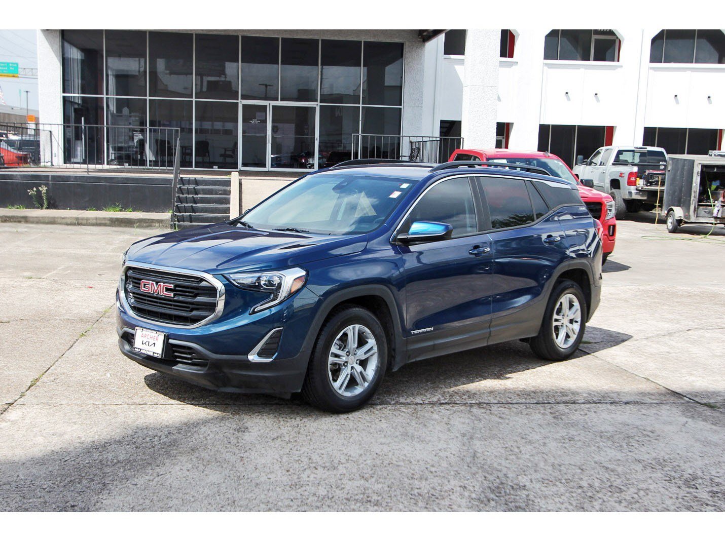 Used 2021 GMC Terrain SLE w/ Driver Convenience Package FWD image 3