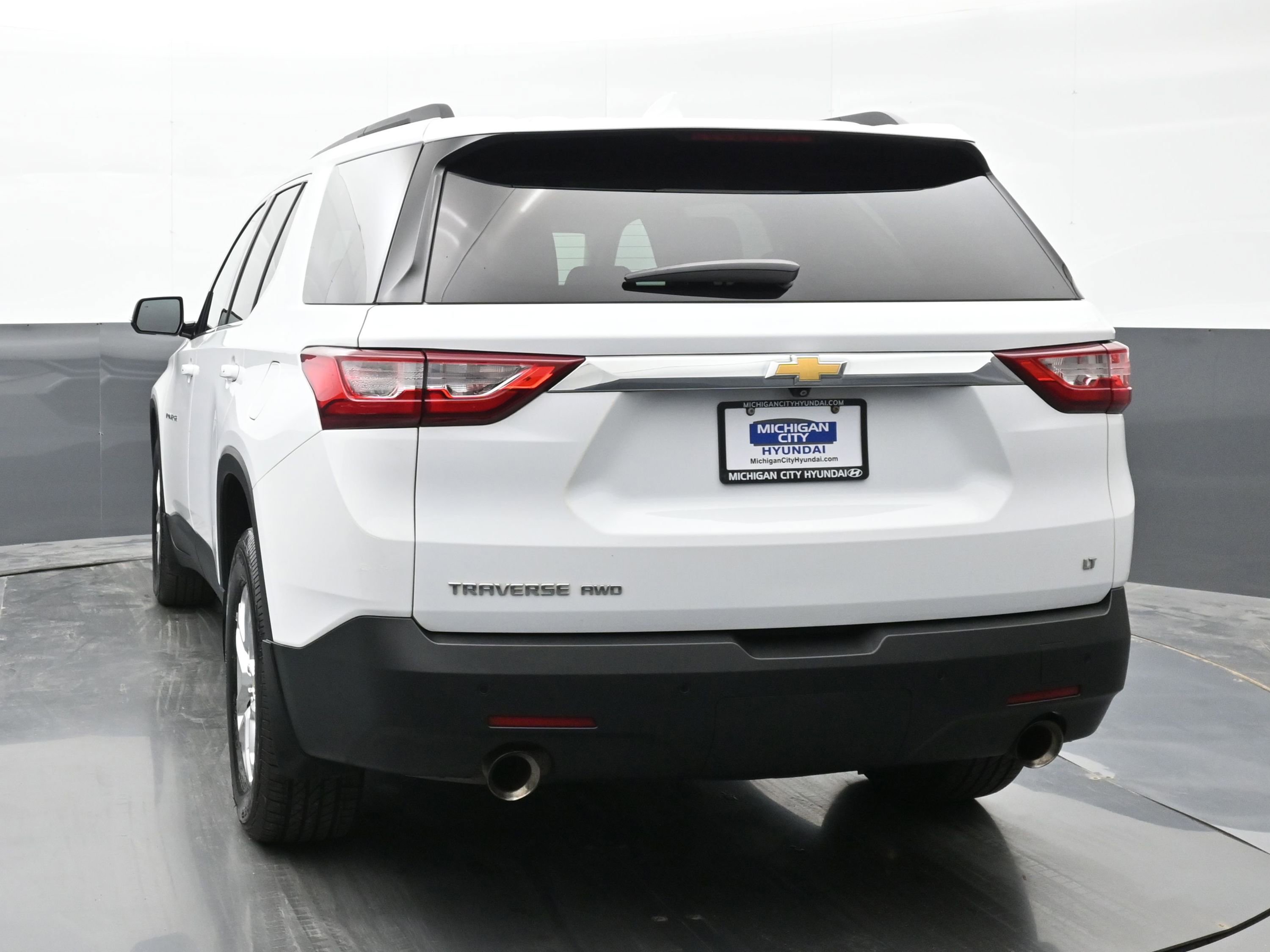 Used 2020 Chevrolet Traverse LT w/ Driver Confidence II Package AWD/4WD image 3