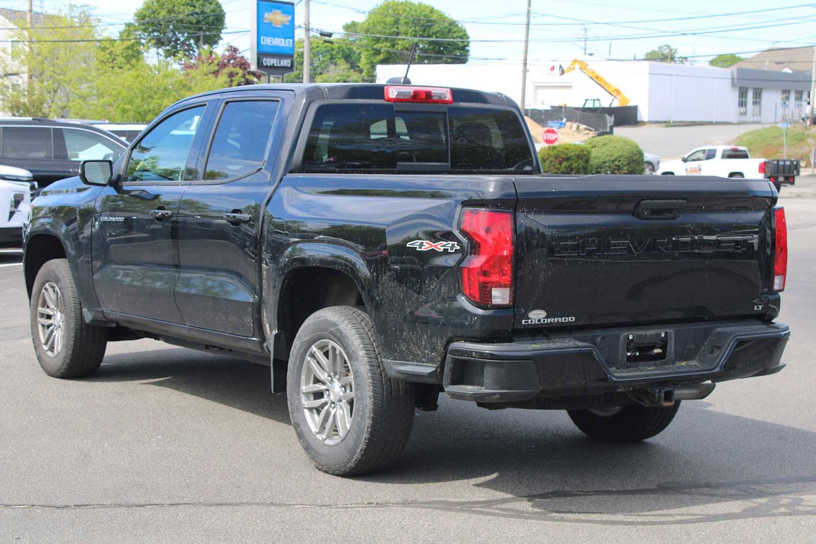 Used 2023 Chevrolet Colorado LT w/ LT Convenience Package II AWD/4WD image 3