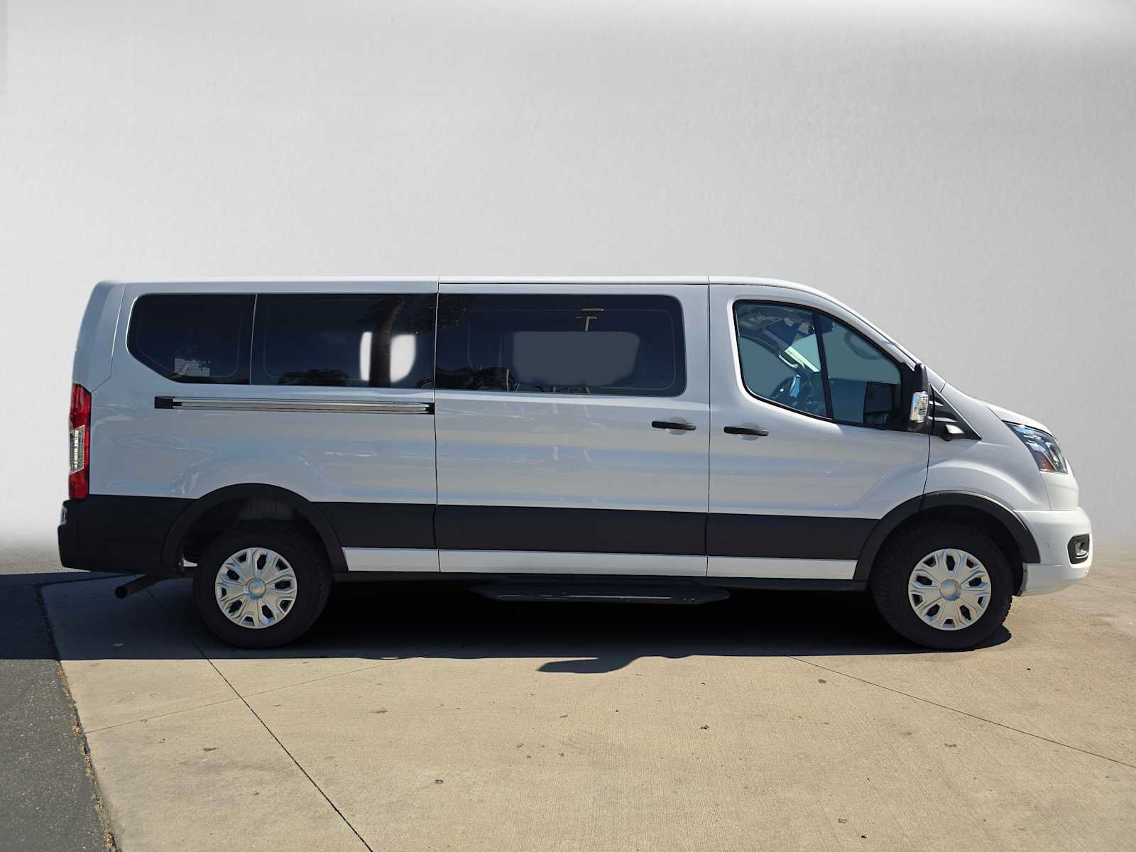 Used 2023 Ford Transit 350 XLT RWD image 2